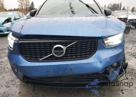 2021 Volvo Xc40 T5 R-Design z USA, uszkodzony, nr VIN YV4162UMXM2492877